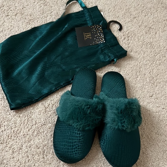 INC INTERNATIONAL CONCEPTS Gift Bag Slippers - Picture 6 of 10